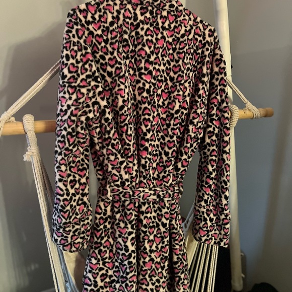 Victors Secret Leopard Heart Robe NWOT - Picture 3 of 3